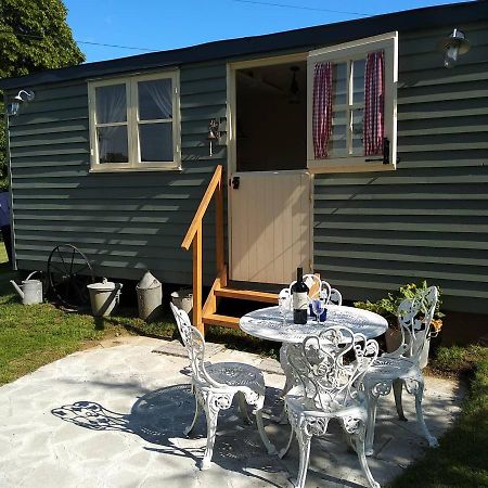 The English Shepherds Hut @ Les Aulnaies Echauffour Exteriör bild