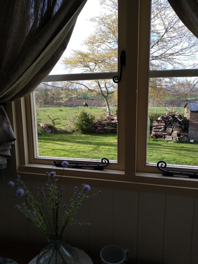 The English Shepherds Hut @ Les Aulnaies Echauffour Exteriör bild