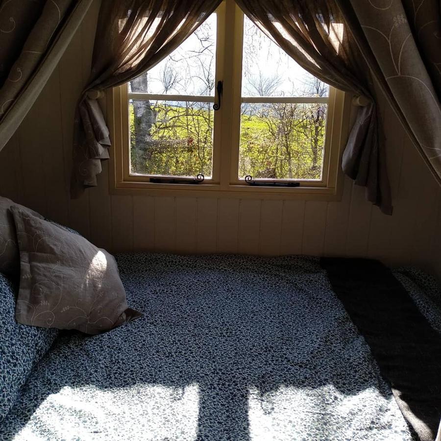 The English Shepherds Hut @ Les Aulnaies Echauffour Exteriör bild
