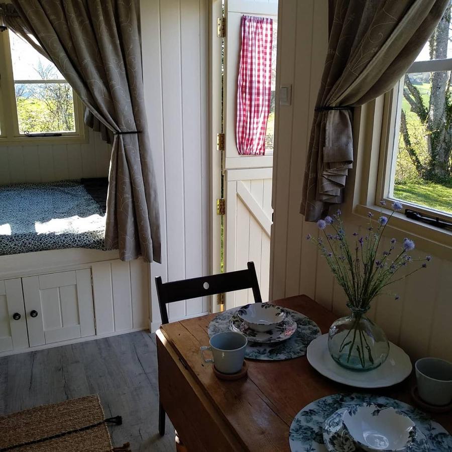 The English Shepherds Hut @ Les Aulnaies Echauffour Exteriör bild