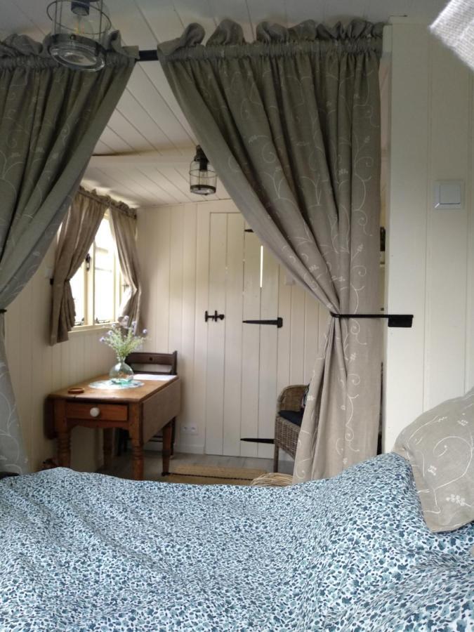 The English Shepherds Hut @ Les Aulnaies Echauffour Exteriör bild
